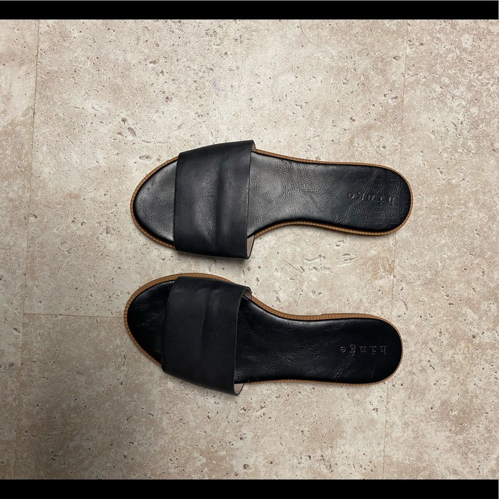 Hinge sandals